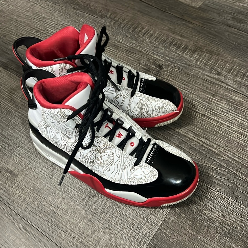 Boys Dub Zero Jordan size 5 youth